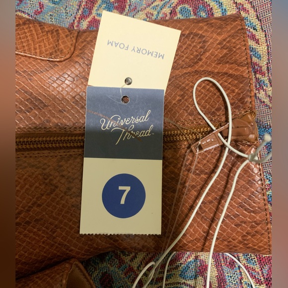 Universal Thread Boots - Picture 12 of 13